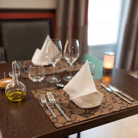 Mercure Мэнтенон Экстерьер фото