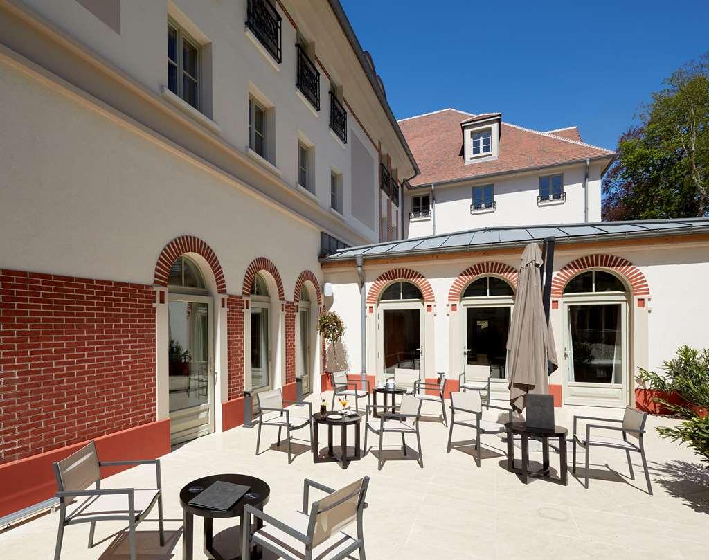 Mercure Мэнтенон Экстерьер фото