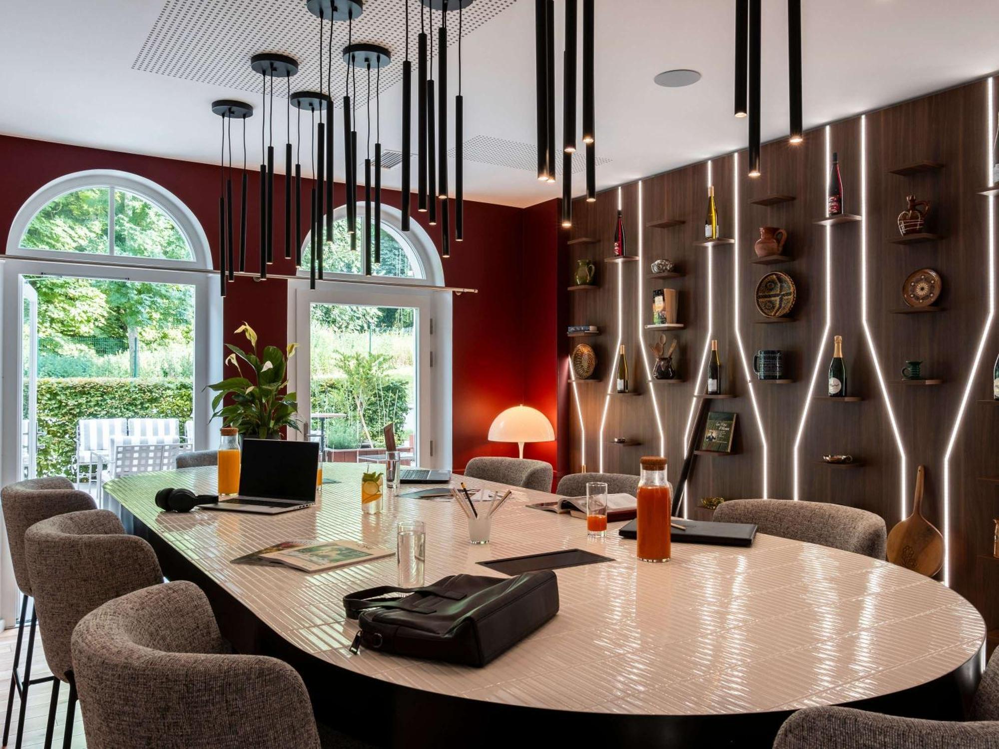 Mercure Мэнтенон Экстерьер фото