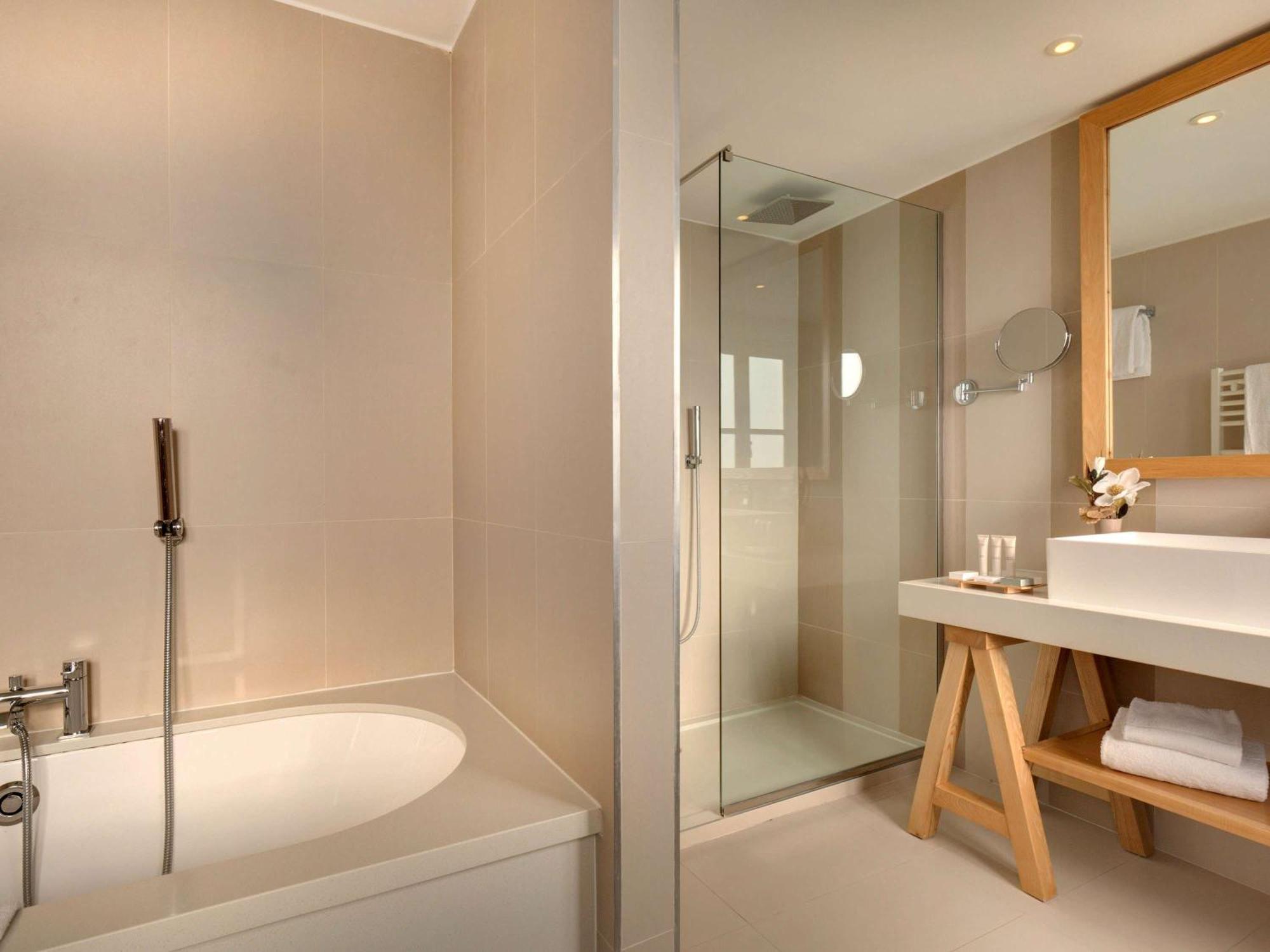 Mercure Мэнтенон Экстерьер фото