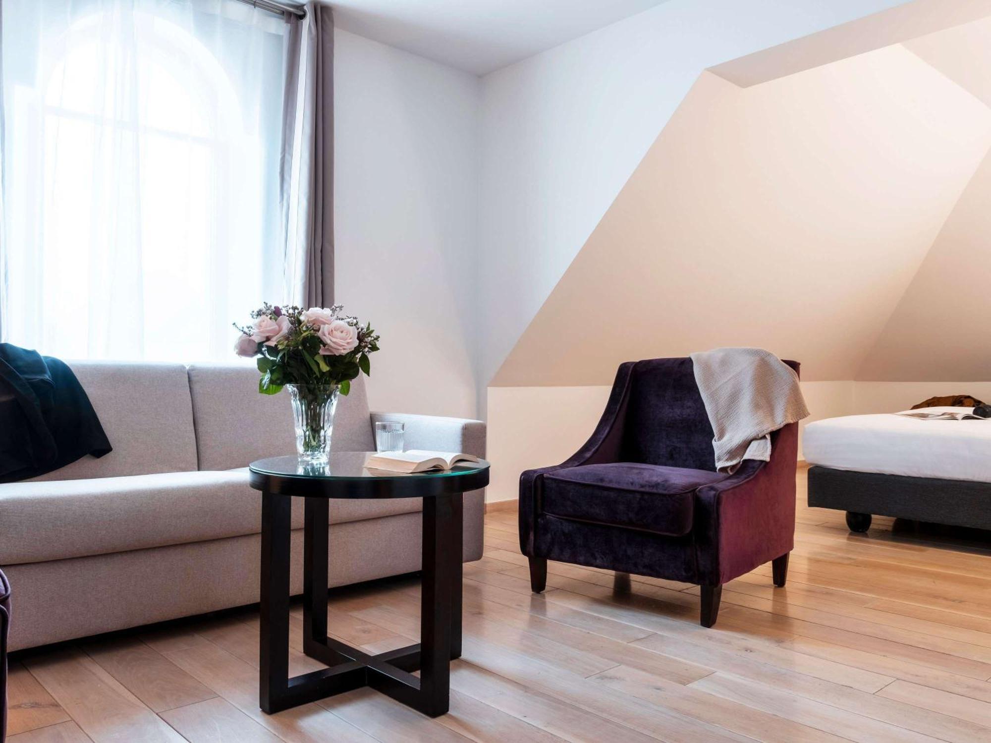 Mercure Мэнтенон Экстерьер фото